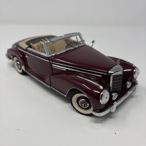 1957 Mercedes-Benz 300SC Roadster - 1:24 Franklin Mint Diecast - Burgundy